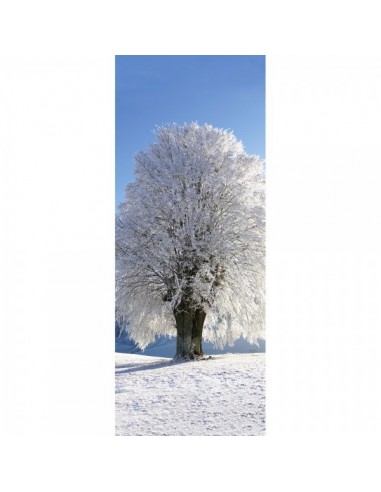 Banner-poster árbol nevado en pleno invierno con día soleado para la decoración de escaparates en navidad