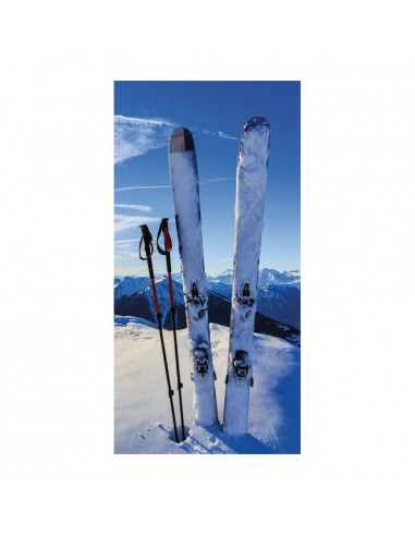 Banner-foto esquís con paisaje de montañas nevadas para la decoración del fondo decorativo en los escaparates de tiendas