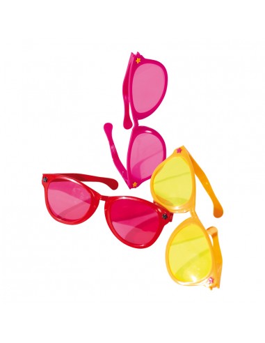 Gafas de sol para la decoración de verano en escaparates de tiendas o comercios