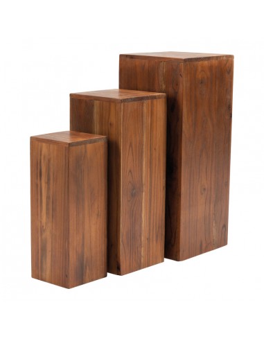 Pedestales de madera en juego para la decoración de verano en escaparates de tiendas o comercios