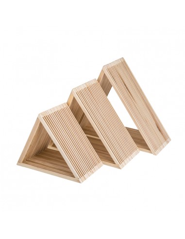 Expositor triangular de madera para la decoración de espacios y escaparates e interior de tiendas
