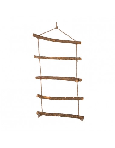 Escalera de cuerda con troncos de madera para la decoración de espacios en hoteles y escaparates en tiendas