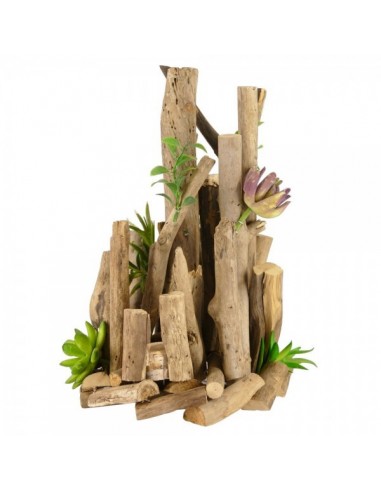 Decoración de madera imitando unas montañas para escaparates en verano de tiendas o comercios