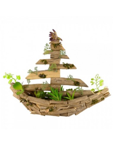 Barco de madera con musgo y hojas para la decoración de escaparates marítimos en tiendas