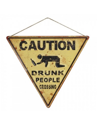 Letrero de precaución borracho cruzando la calle para escaparates en verano de tiendas o comercios